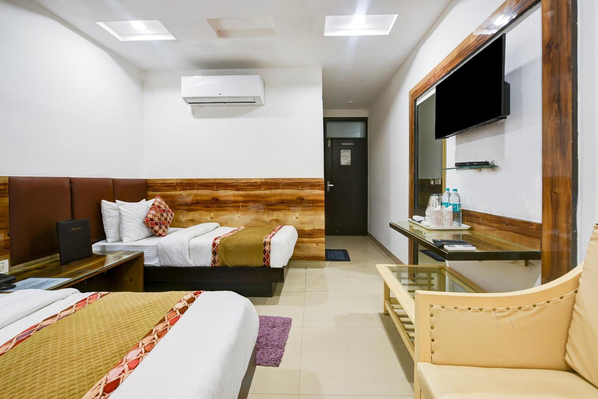 Hotel Shri Vinayak In City Centre At New Delhi Railway Station-By Rcg Hotels מראה חיצוני תמונה