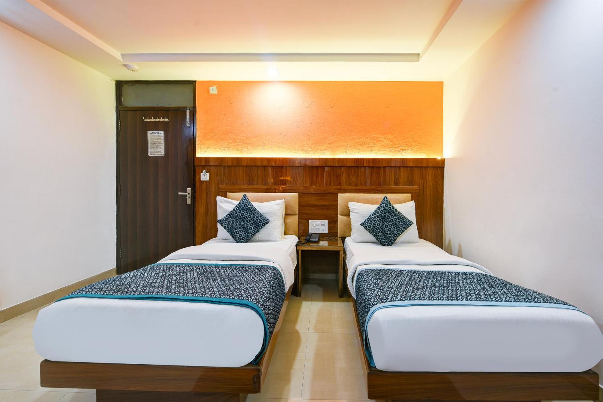 Hotel Shri Vinayak In City Centre At New Delhi Railway Station-By Rcg Hotels מראה חיצוני תמונה