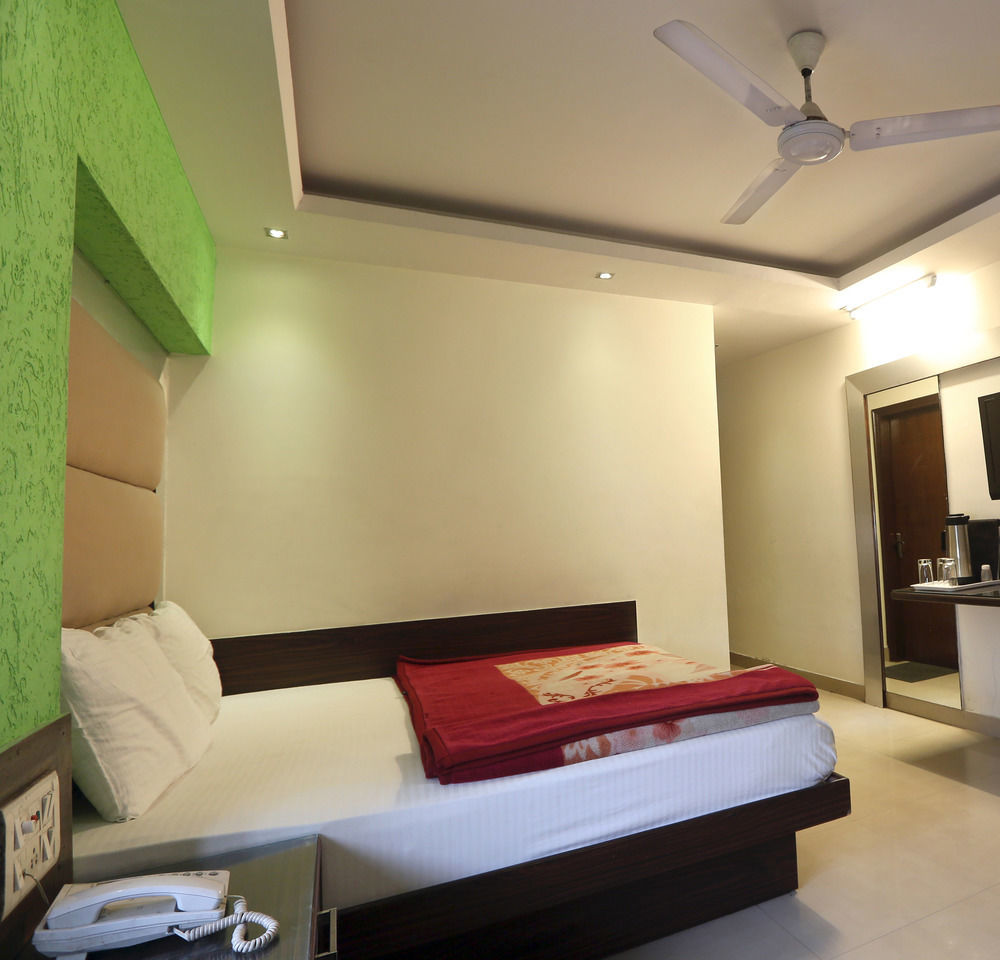 Hotel Shri Vinayak In City Centre At New Delhi Railway Station-By Rcg Hotels מראה חיצוני תמונה