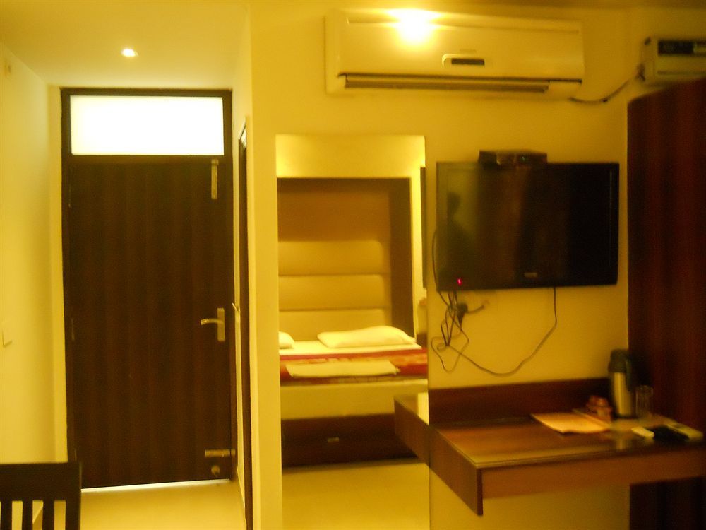Hotel Shri Vinayak In City Centre At New Delhi Railway Station-By Rcg Hotels מראה חיצוני תמונה